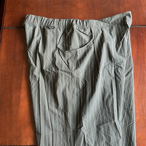 Mountain Hard Wear wide leg capris XL - Picture 4 of 10